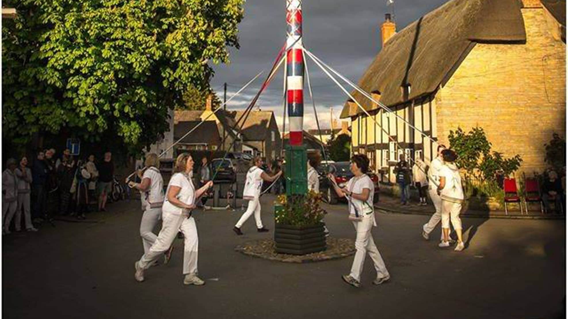 Offenham parish maypole dancing